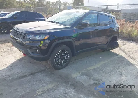 2025 Jeep Compass Trailhawk 4X4 из США, поврежденный, VIN 3C4NJDDNXST622160